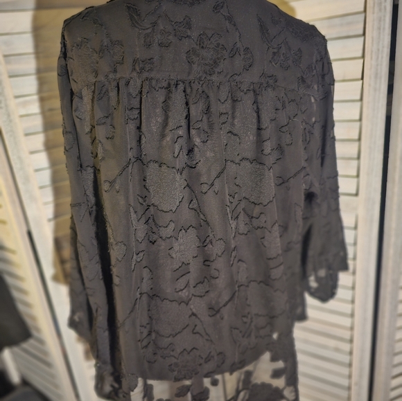 Torrid black lace like over blouse - Picture 3 of 5